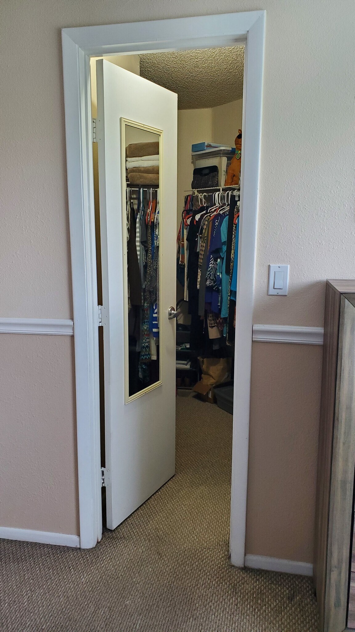 Very large walk-in - 115 112th Ave NE