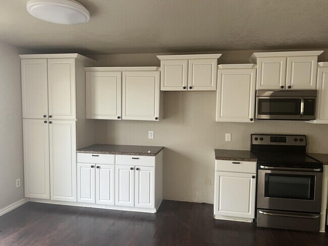 Building Photo - 2202 Shadowridge Dr