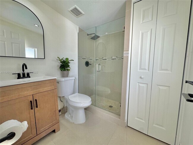 Building Photo - 5101 SW 112th Pl