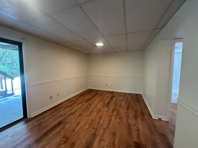 Building Photo - SW County Townhome