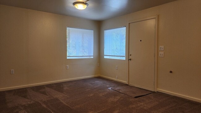 Building Photo - Steilacoom 4 Bedroom + Bonus Room!