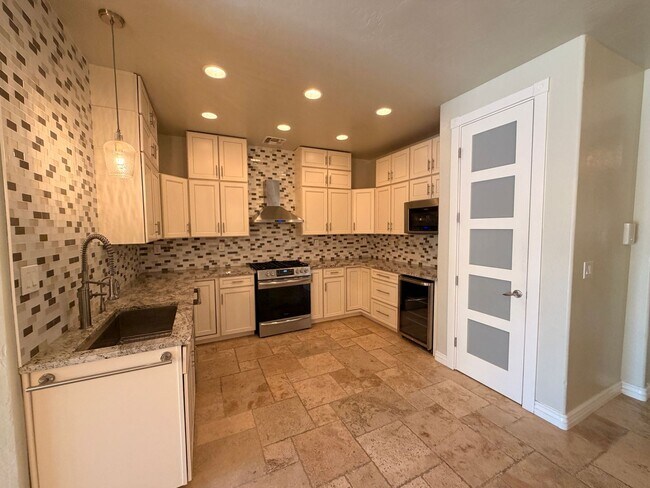 Building Photo - Gorgeous 4Bdm 2.5Ba Anthem Home with a Pool!