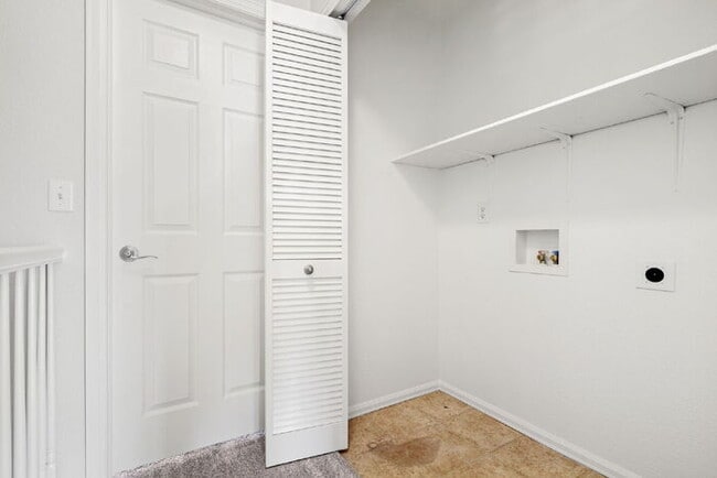 Building Photo - Updated Townhome with Pikes Peak Views | Free January Rent + $500 Off February