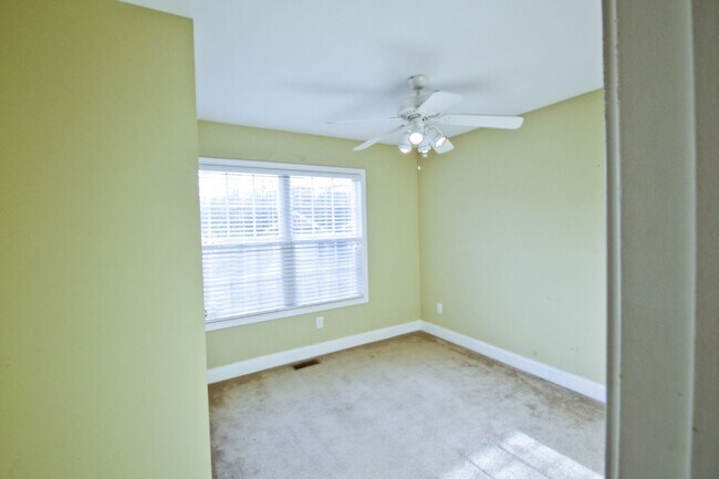 Building Photo - 1491 Mayfair Dr