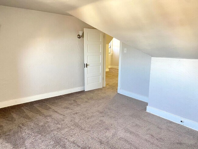 Building Photo - Bailey