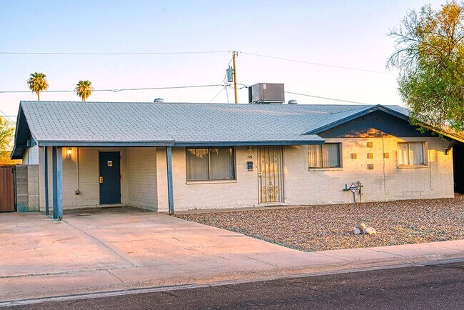 Building Photo - ASU Proximity Meets Comfort in This 4-Bedroom Tempe Home
