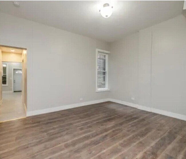 Building Photo - Spacious 4BR Duplex | Modern Upgrades | St...