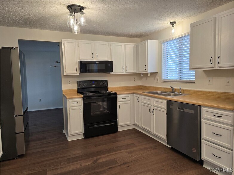 Building Photo - 14600 Helmsman Ct