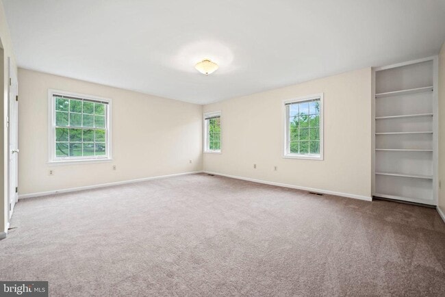 Building Photo - 10317 HICKORY Dr