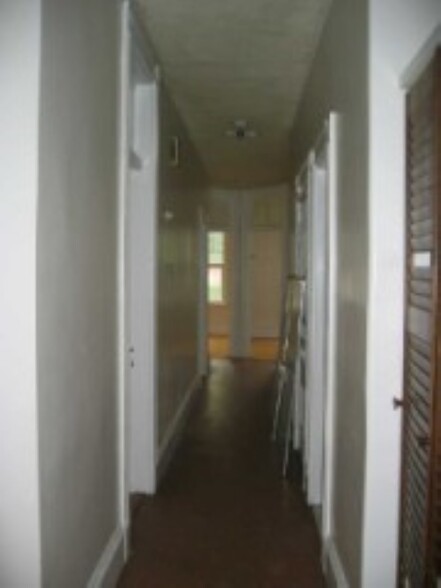 Building Photo - 55 Hillside St