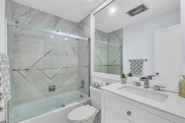 Building Photo - 1198 Hillsboro Mile