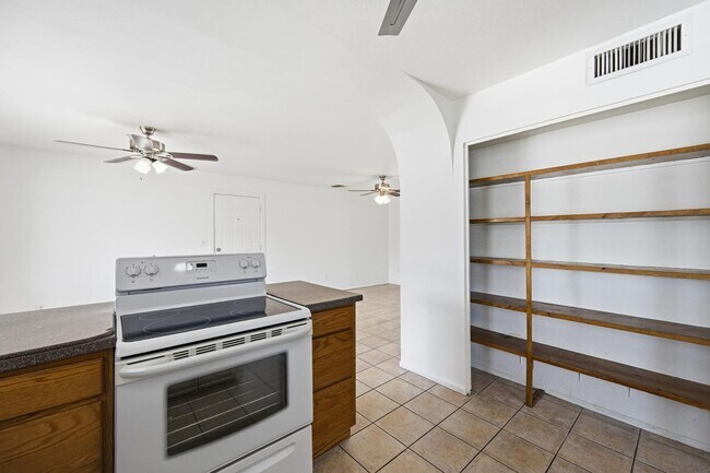 Building Photo - 204 E Duke Dr