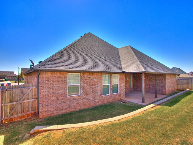 Building Photo - 3201 Hayven Cir