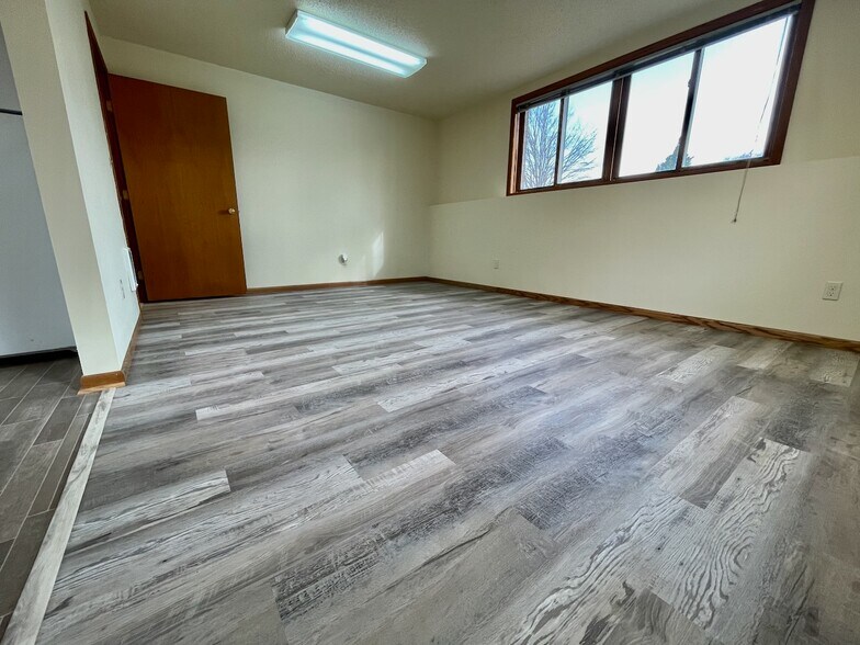 Building Photo - 902 W Lincoln Ave #2