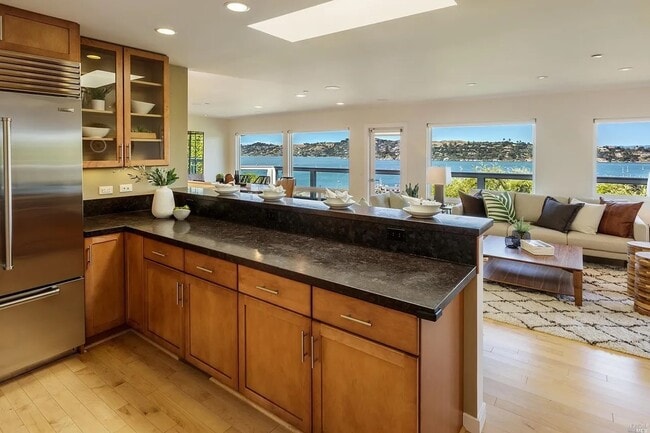 Building Photo - 118 Cazneau Ave