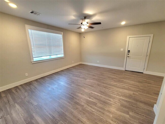 Primary Photo - 1620 Oak Tree Dr