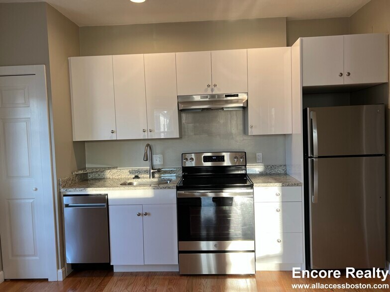 Building Photo - 1084 Dorchester Ave