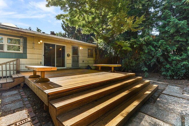 Building Photo - 9877 SE 33rd Ave