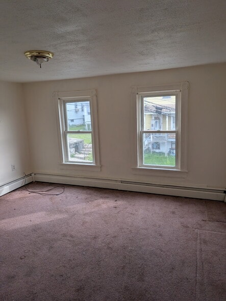 Building Photo - 197 Vanloon St