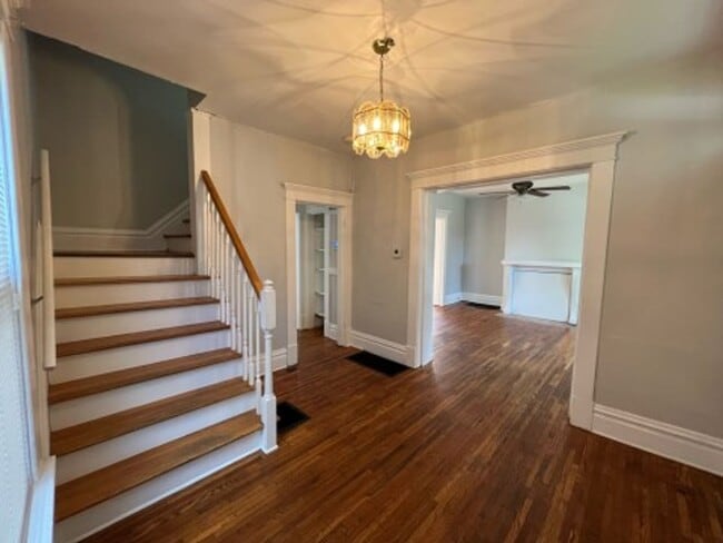 Building Photo - Welcome to 372 E 13th!!! 4 Bedroom 2 Bathr...