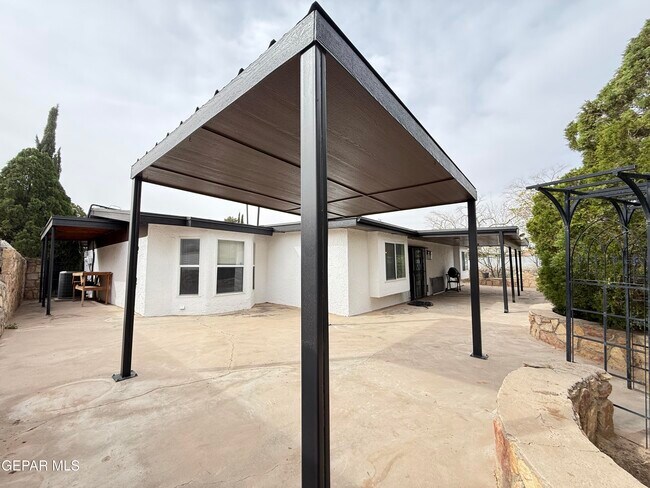 Building Photo - 11109 Pink Coral Dr