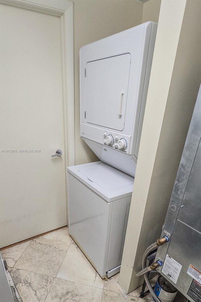 Building Photo - 1455 Ocean Dr