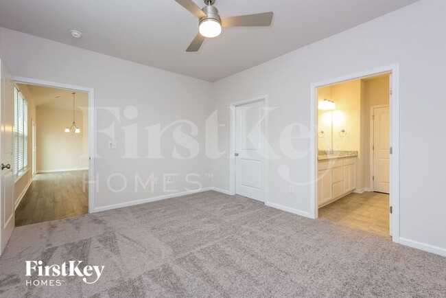 Building Photo - 204 Stonefence Dr