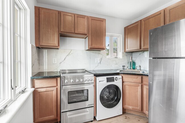 Building Photo - 306 Cordova Rd