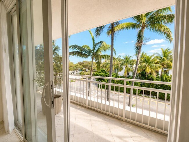 Building Photo - 7832 Collins Ave