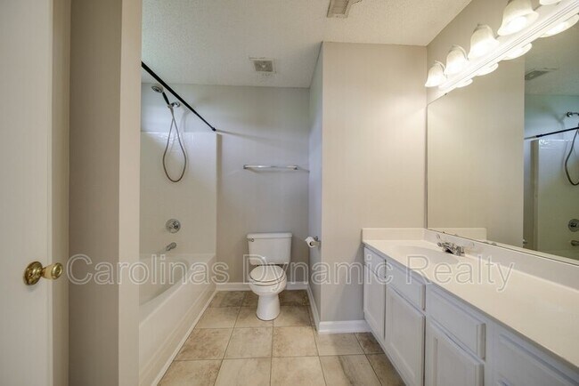Building Photo - 120 Lantana Dr