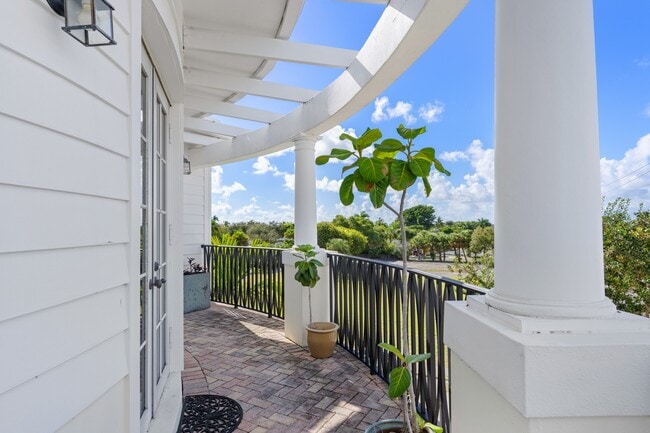 Building Photo - 1970 S Dixie Hwy