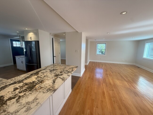 Building Photo - 1430 Simona Dr