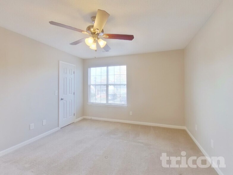 Building Photo - 13 Walnut Grove Way