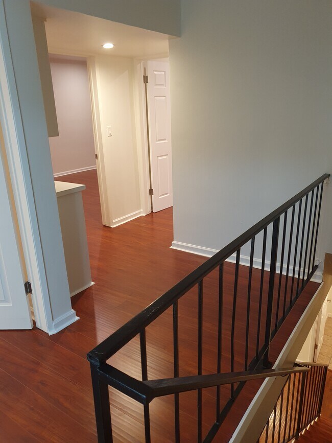 upper floor corridor - 20202 Cohasset St