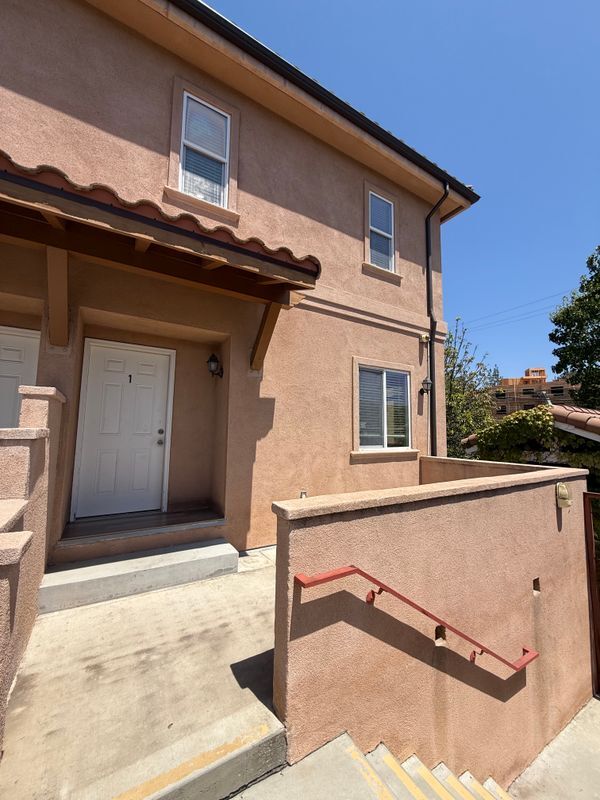 Building Photo - 1769 Los Feliz Dr