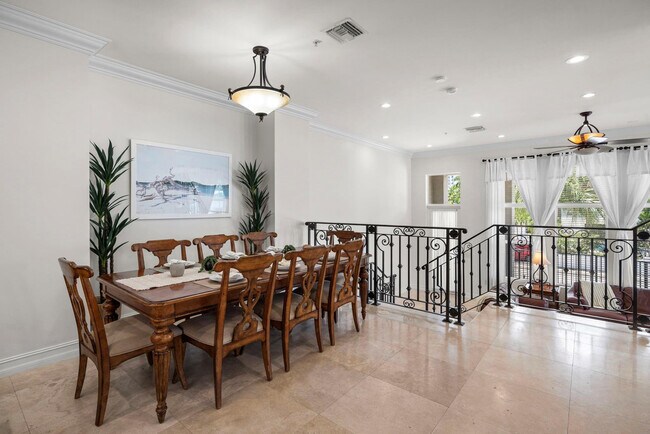 Building Photo - 514 N Birch Rd