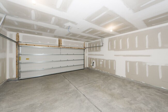 Building Photo - 543 Polaris Wy