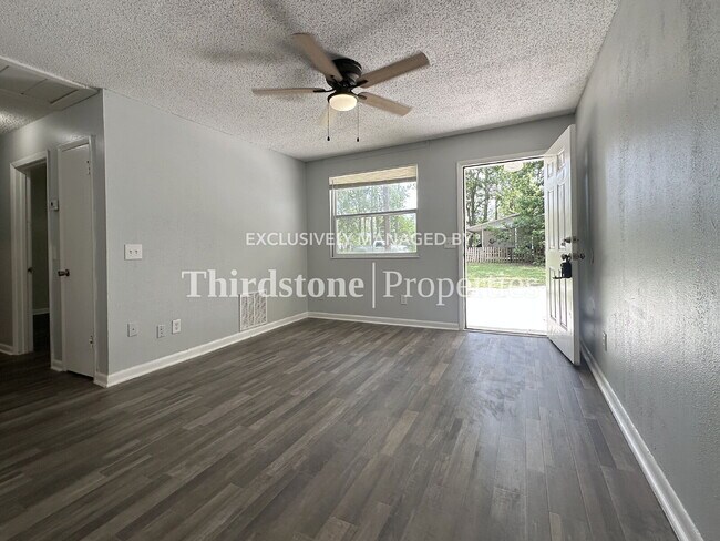 Building Photo - 1160 Comanche St