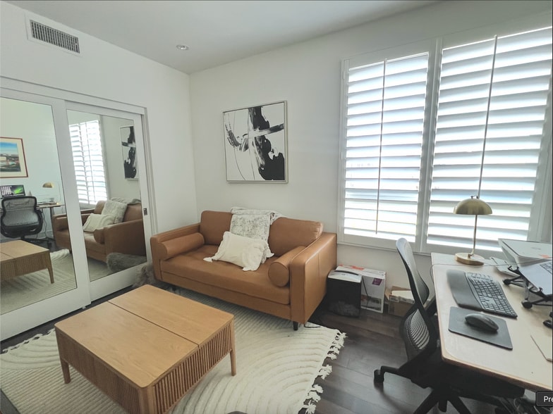 Building Photo - 1400 N Fuller Ave