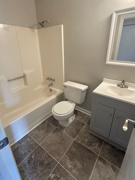 Building Photo - 2718 Bennington Dr