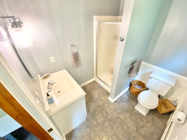 Building Photo - 3 Bedroom Home Colchester Available 8/15th!