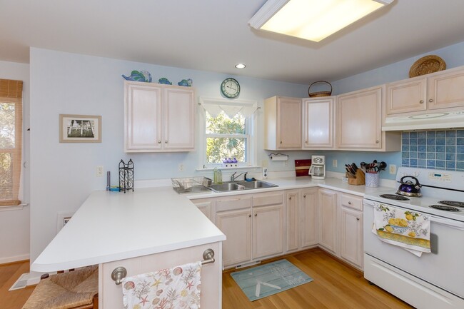 Building Photo - OFF-SEASON MONTHLY RENTAL