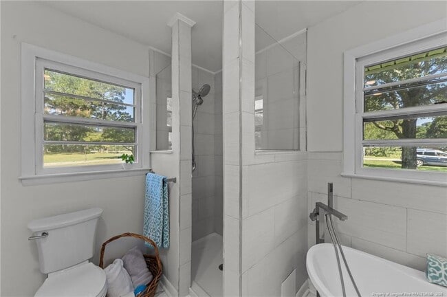 Building Photo - 13520 Oakwood Dr