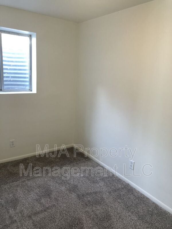 Building Photo - 4936 S La Brea St