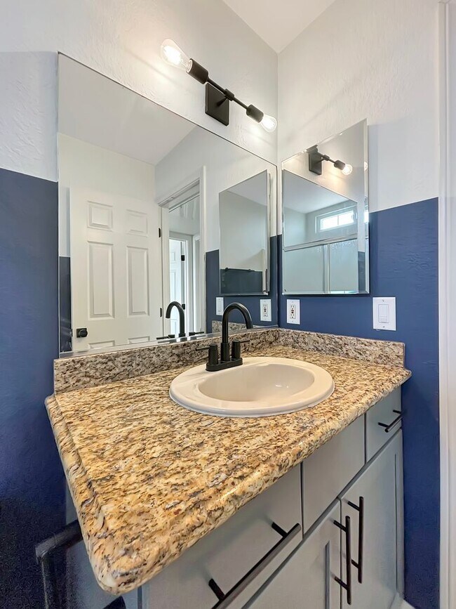 Building Photo - Beautiful 2BD/2BA Condo in North Park W/ C...