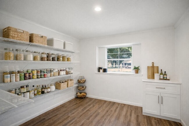 Building Photo - 2411 Orange St