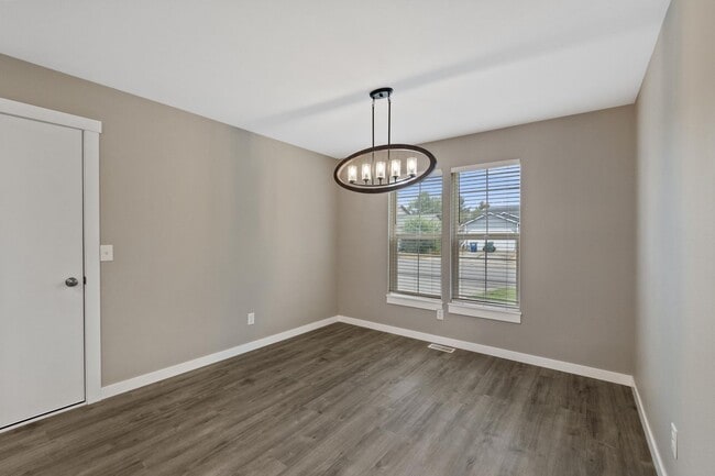 Building Photo - Updated Single Level Home In Post Falls