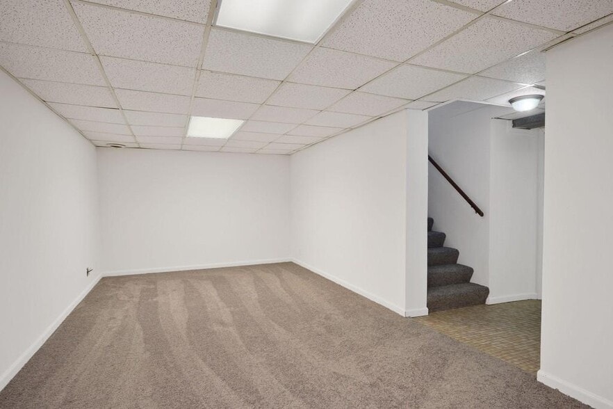 Building Photo - 5060 Hughes Ave NE