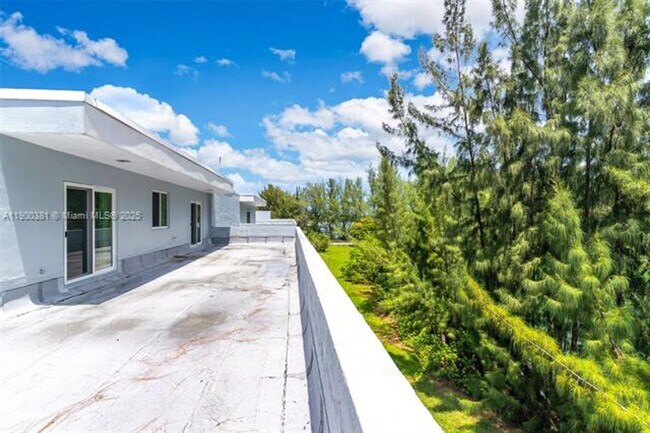 Building Photo - 14820 Naranja Lakes Blvd