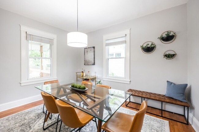 Building Photo - Quaint 2 Bedroom 1 Bath Home in Forest Hil...